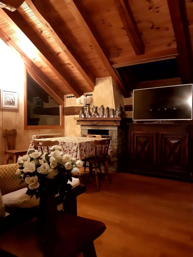 Chalet Blanc "La Mansarda" Courmayeur Luaran gambar
