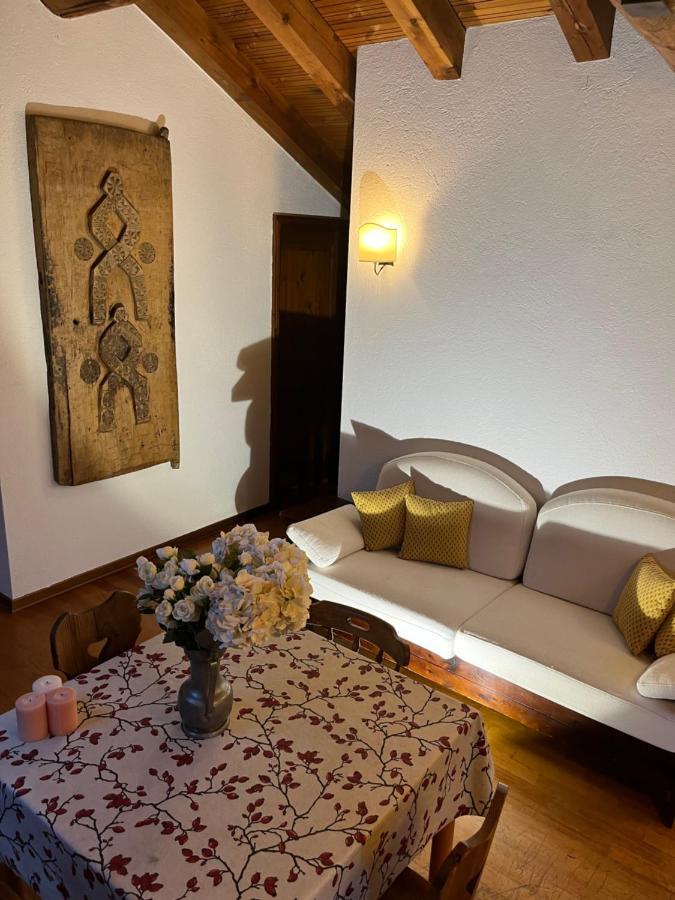 Chalet Blanc "La Mansarda" Courmayeur Luaran gambar