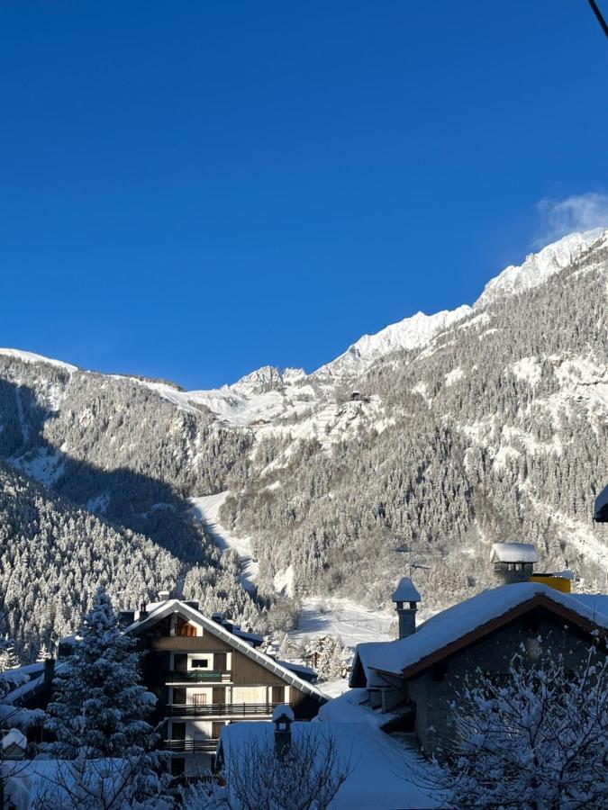 Chalet Blanc "La Mansarda" Courmayeur Luaran gambar